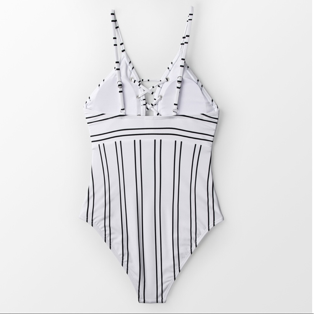 ☀️🆕☀️Black and white lace up one piece swimsuit - Picture 5 of 6